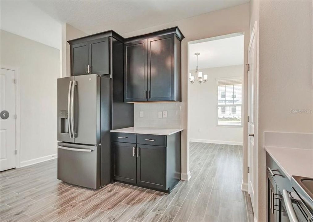 Под контрактом: $479,000 (3 спален, 2 ванн, 2203 Квадратных фут)