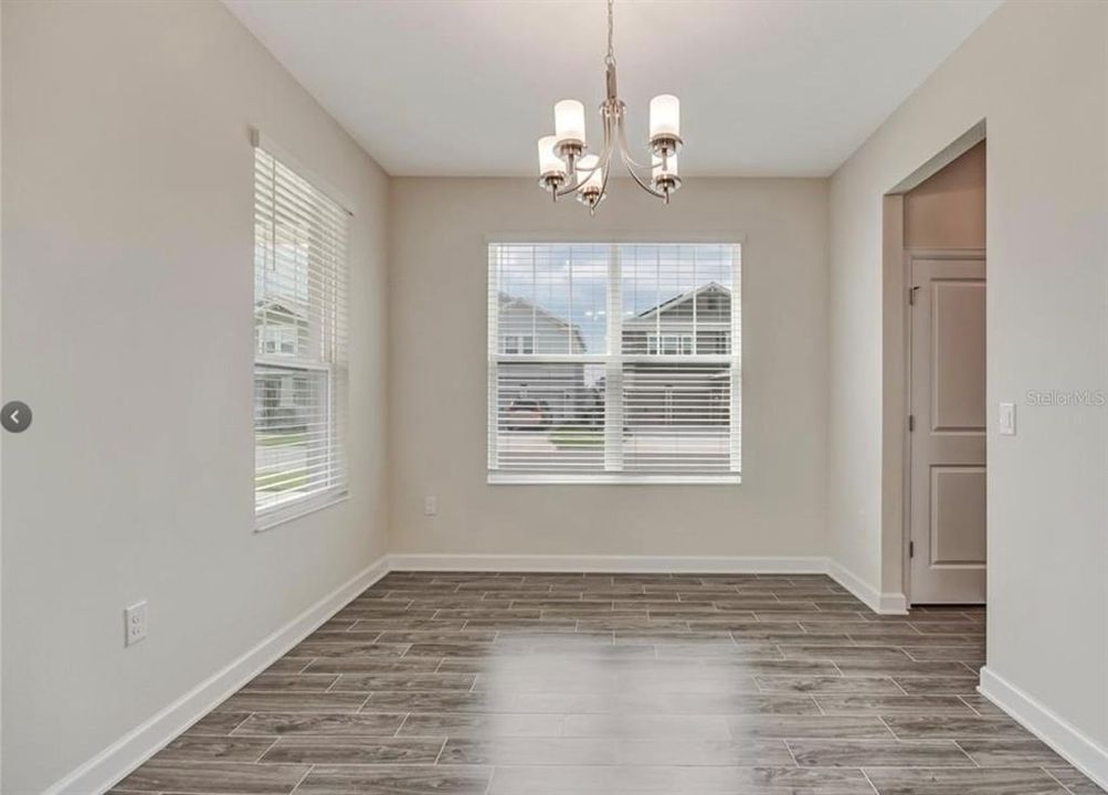 Под контрактом: $479,000 (3 спален, 2 ванн, 2203 Квадратных фут)