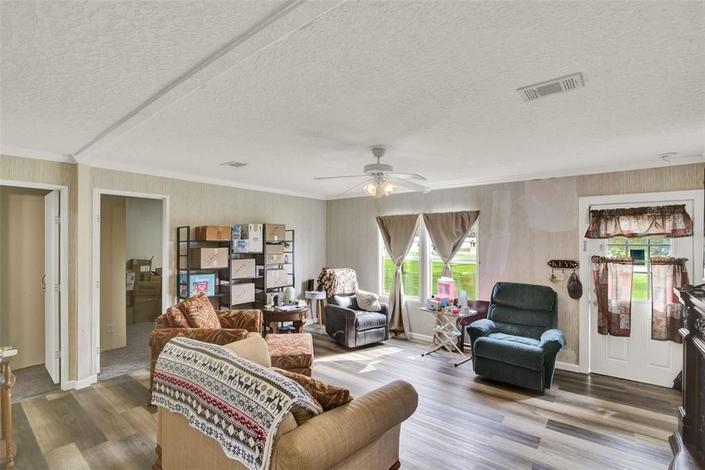 На продажу: $165,800 (3 спален, 2 ванн, 1040 Квадратных фут)