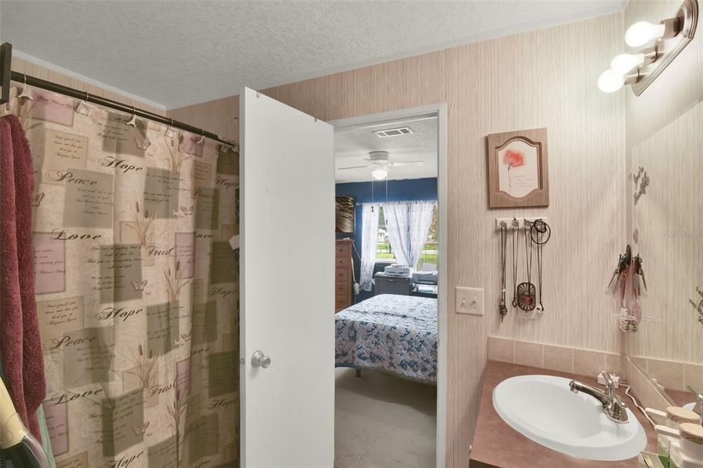 На продажу: $165,800 (3 спален, 2 ванн, 1040 Квадратных фут)