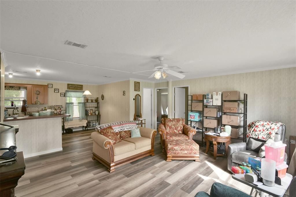 На продажу: $165,800 (3 спален, 2 ванн, 1040 Квадратных фут)