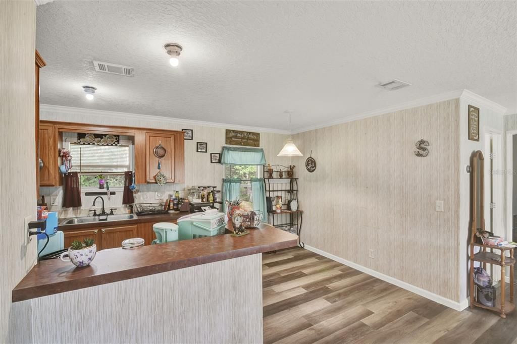 На продажу: $165,800 (3 спален, 2 ванн, 1040 Квадратных фут)