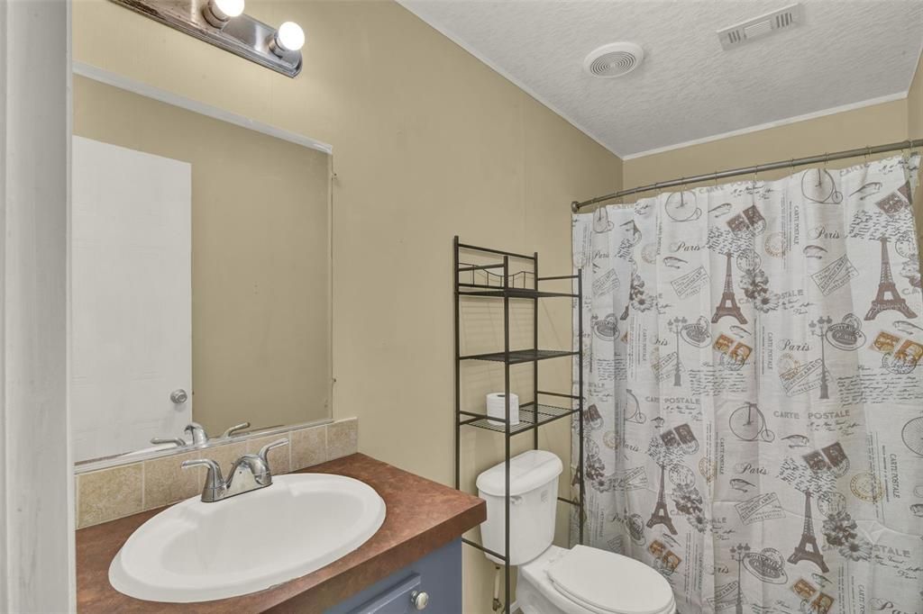 На продажу: $165,800 (3 спален, 2 ванн, 1040 Квадратных фут)