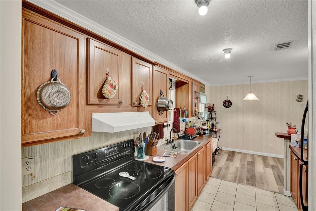 На продажу: $165,800 (3 спален, 2 ванн, 1040 Квадратных фут)