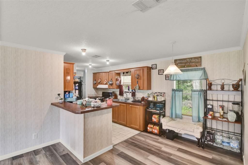 На продажу: $165,800 (3 спален, 2 ванн, 1040 Квадратных фут)