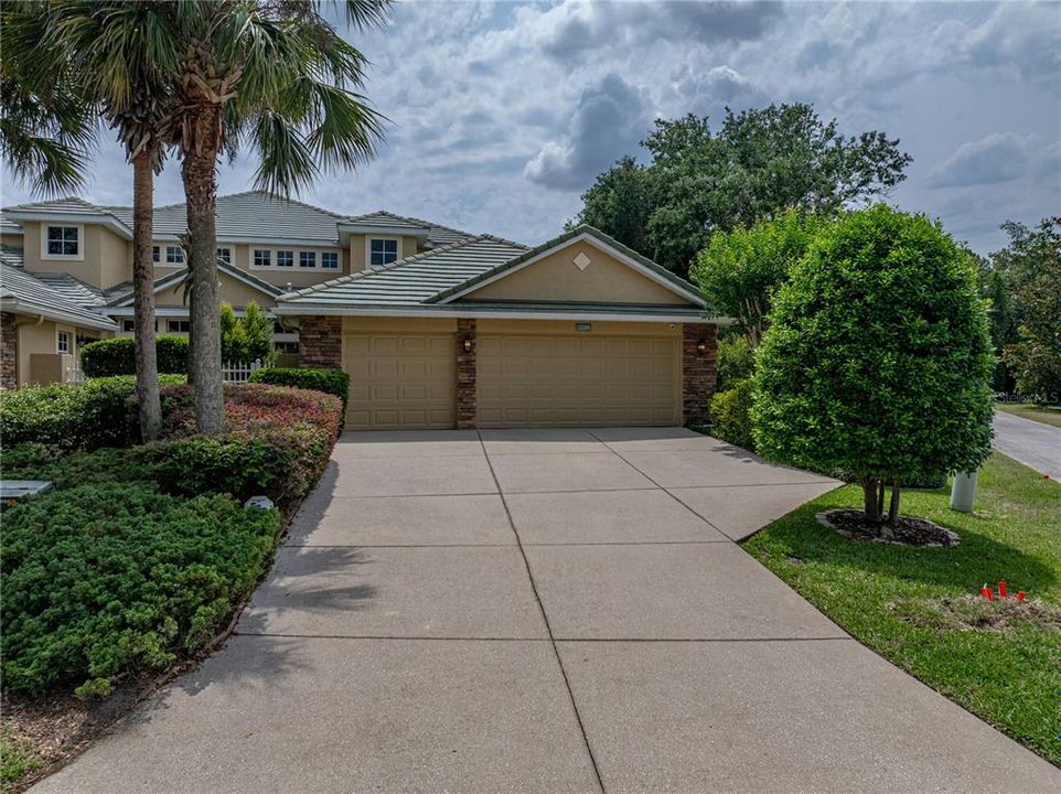 Под контрактом: $529,000 (3 спален, 4 ванн, 2954 Квадратных фут)