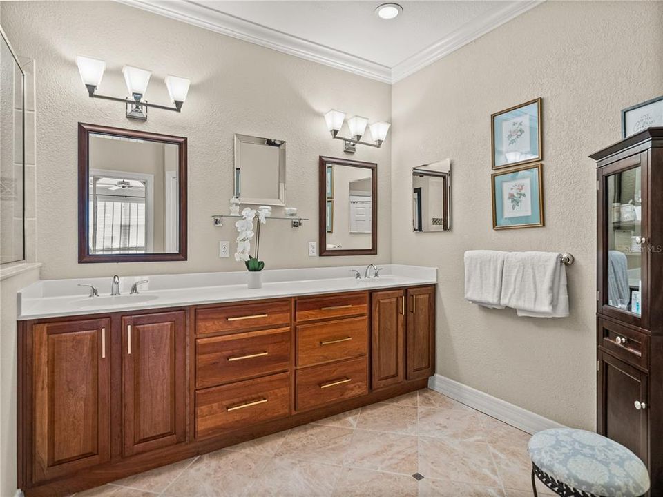 Под контрактом: $529,000 (3 спален, 4 ванн, 2954 Квадратных фут)