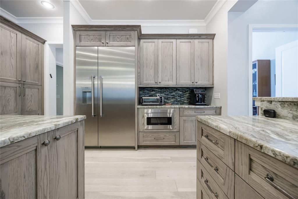 合同活跃: $1,288,500 (5 贝兹, 4 浴室, 3571 平方英尺)