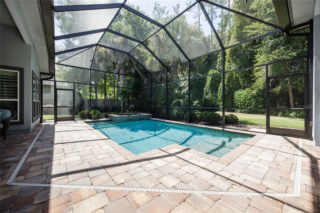 合同活跃: $1,288,500 (5 贝兹, 4 浴室, 3571 平方英尺)