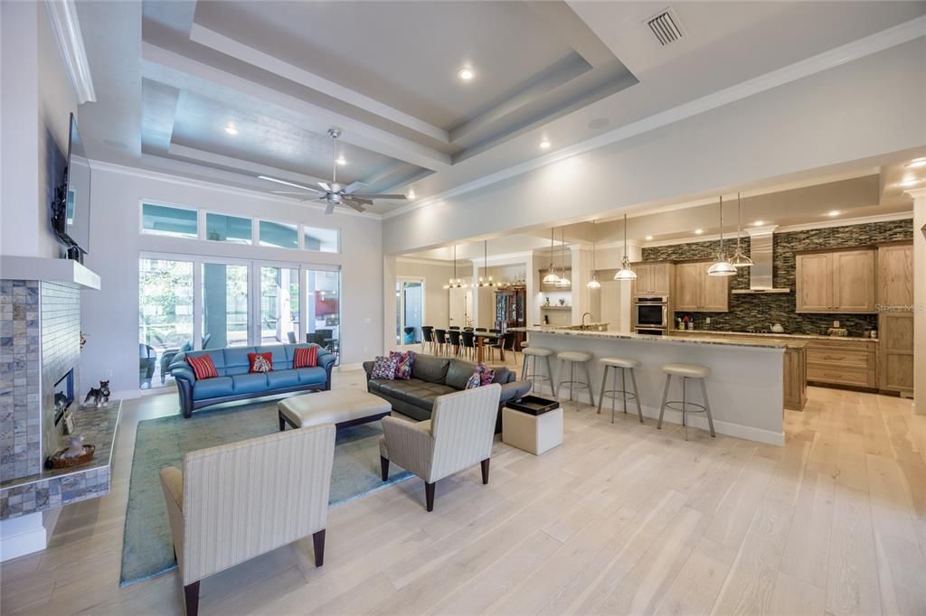 合同活跃: $1,288,500 (5 贝兹, 4 浴室, 3571 平方英尺)