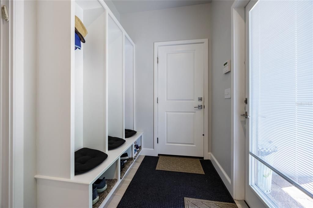 合同活跃: $1,288,500 (5 贝兹, 4 浴室, 3571 平方英尺)