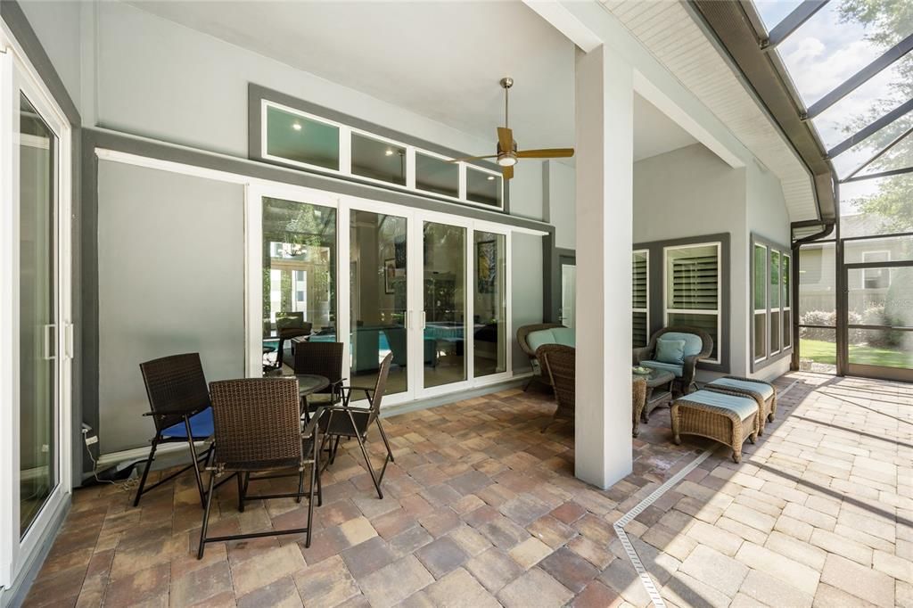 合同活跃: $1,288,500 (5 贝兹, 4 浴室, 3571 平方英尺)