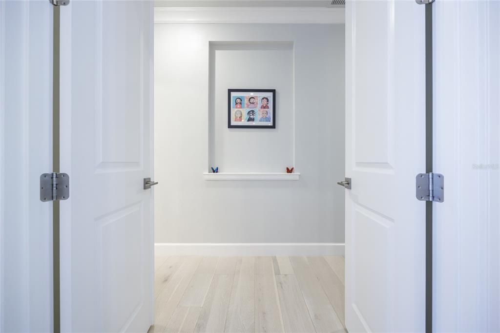 合同活跃: $1,288,500 (5 贝兹, 4 浴室, 3571 平方英尺)