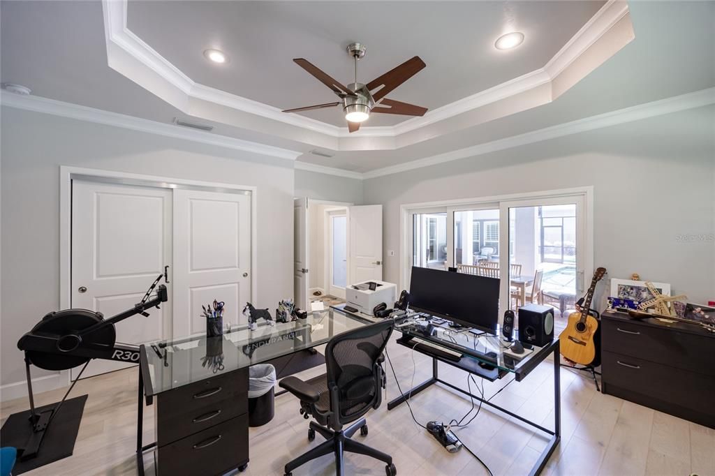 合同活跃: $1,288,500 (5 贝兹, 4 浴室, 3571 平方英尺)