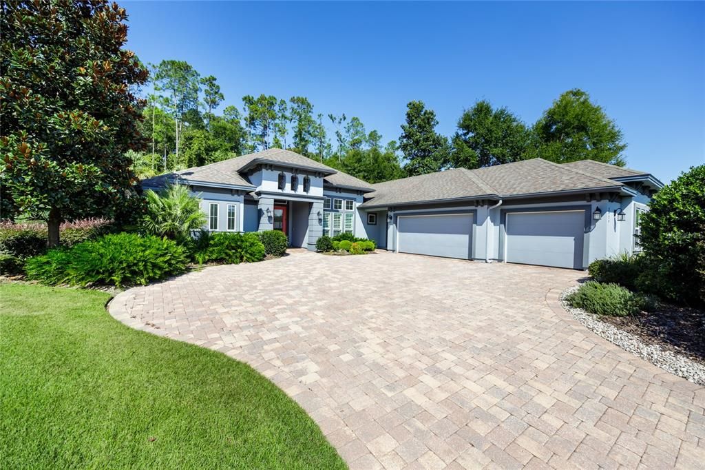 合同活跃: $1,288,500 (5 贝兹, 4 浴室, 3571 平方英尺)