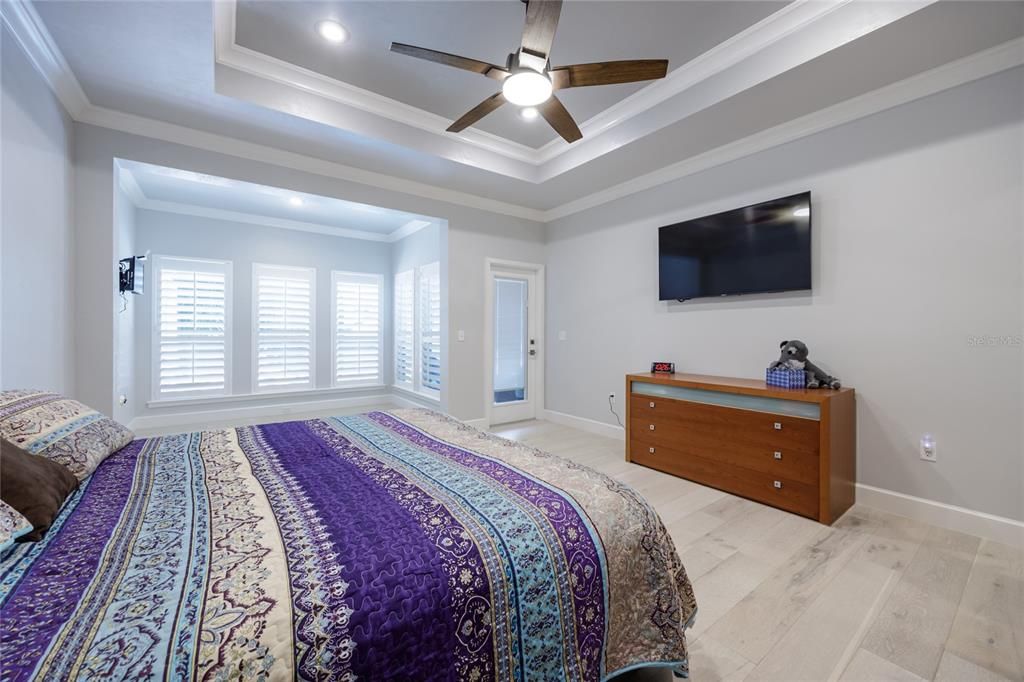 合同活跃: $1,288,500 (5 贝兹, 4 浴室, 3571 平方英尺)