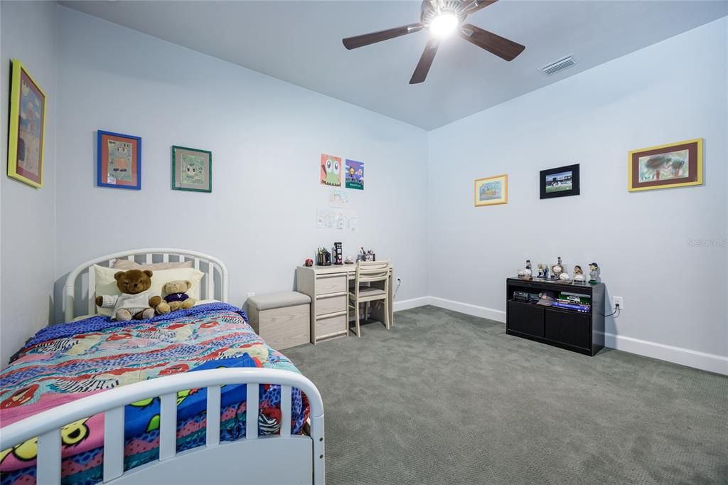 合同活跃: $1,288,500 (5 贝兹, 4 浴室, 3571 平方英尺)