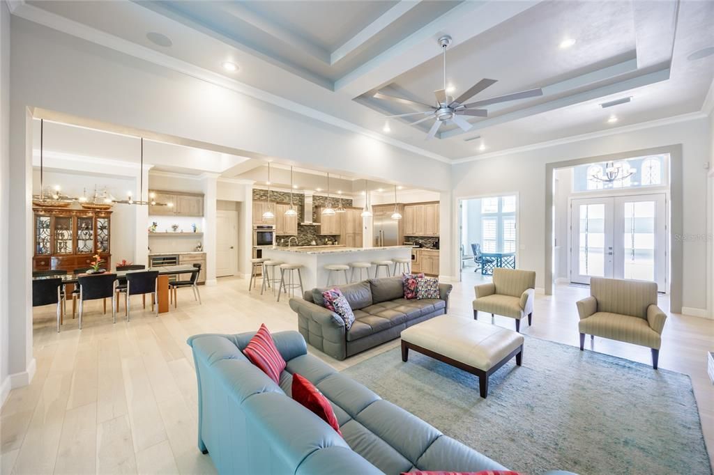 合同活跃: $1,288,500 (5 贝兹, 4 浴室, 3571 平方英尺)