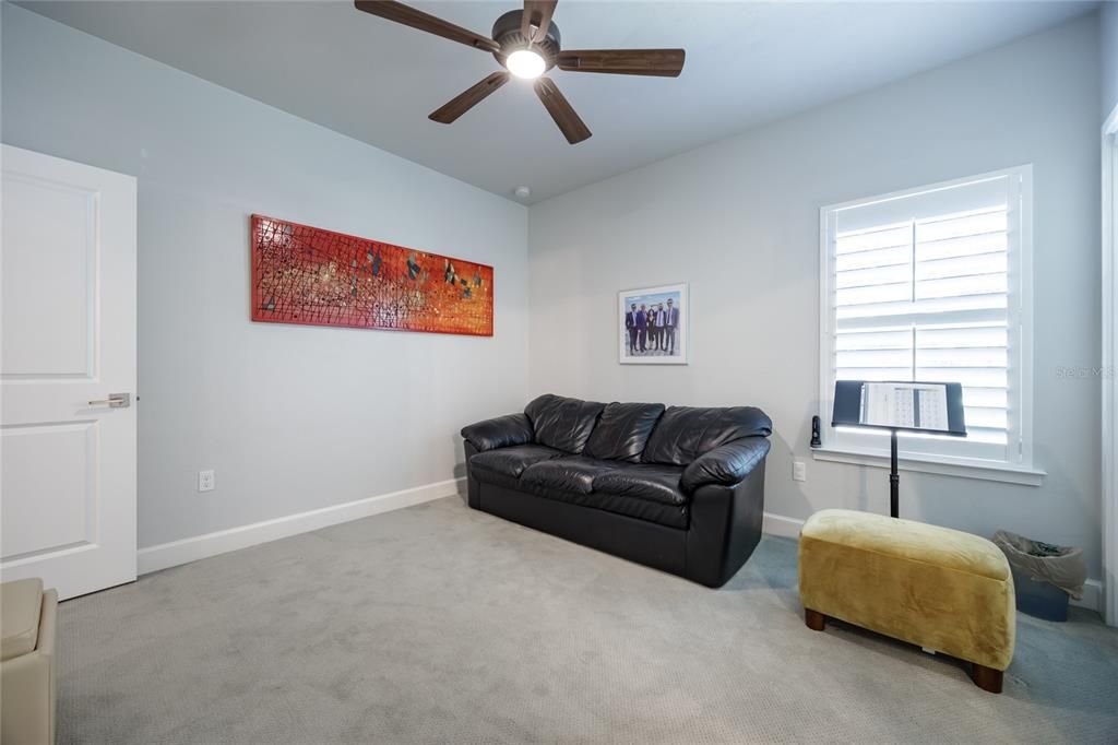 合同活跃: $1,288,500 (5 贝兹, 4 浴室, 3571 平方英尺)