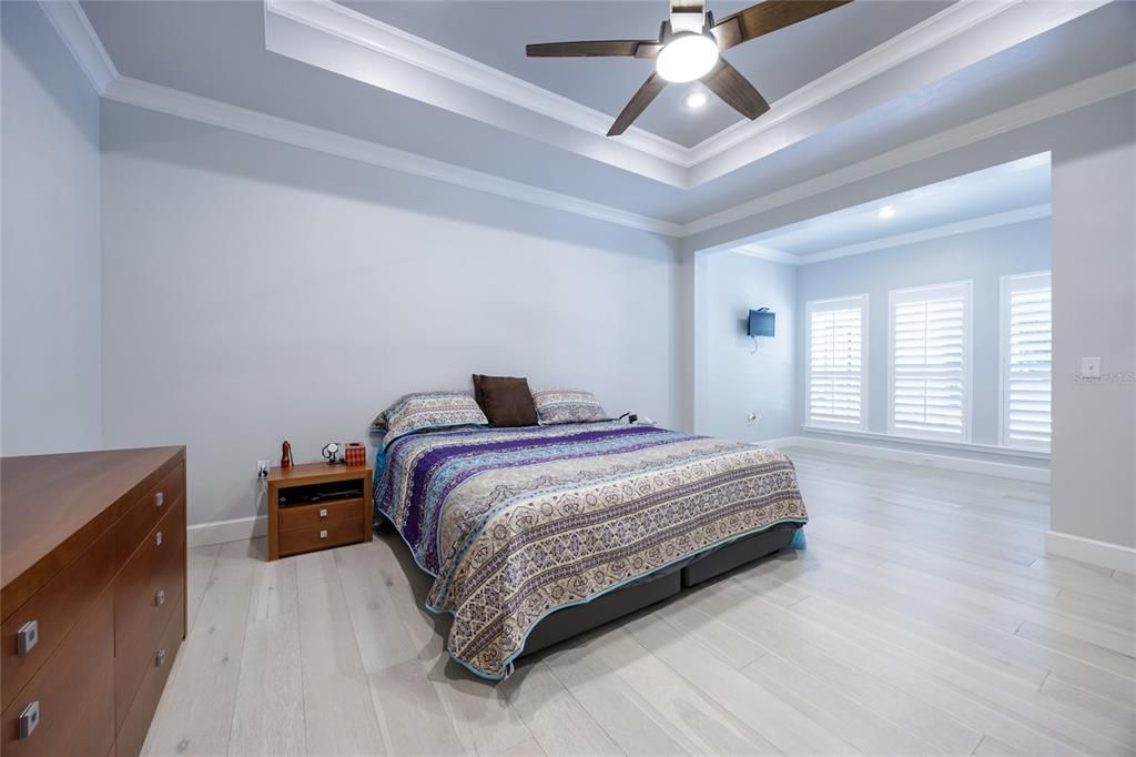 合同活跃: $1,288,500 (5 贝兹, 4 浴室, 3571 平方英尺)