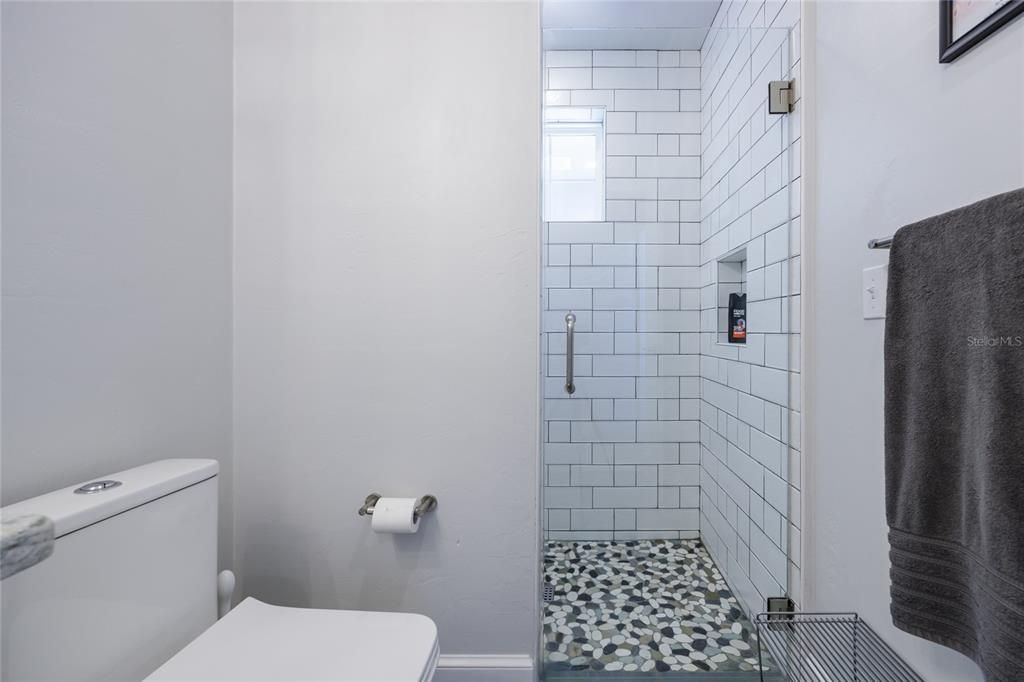 合同活跃: $1,288,500 (5 贝兹, 4 浴室, 3571 平方英尺)