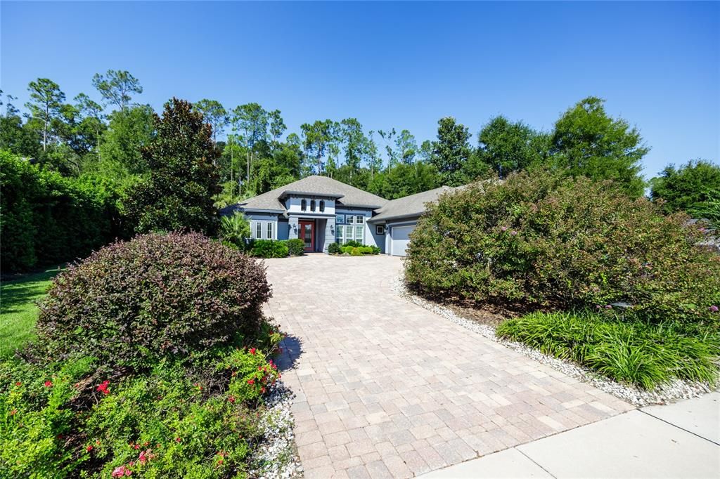 合同活跃: $1,288,500 (5 贝兹, 4 浴室, 3571 平方英尺)