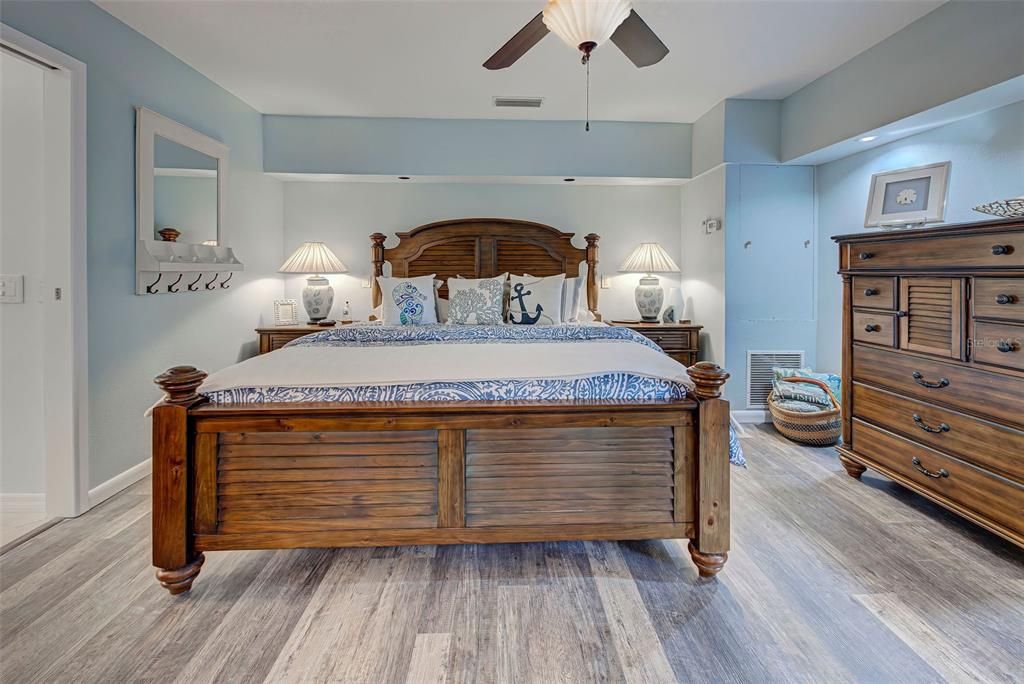 For Sale: $1,450,000 (4 beds, 4 baths, 2370 Square Feet)