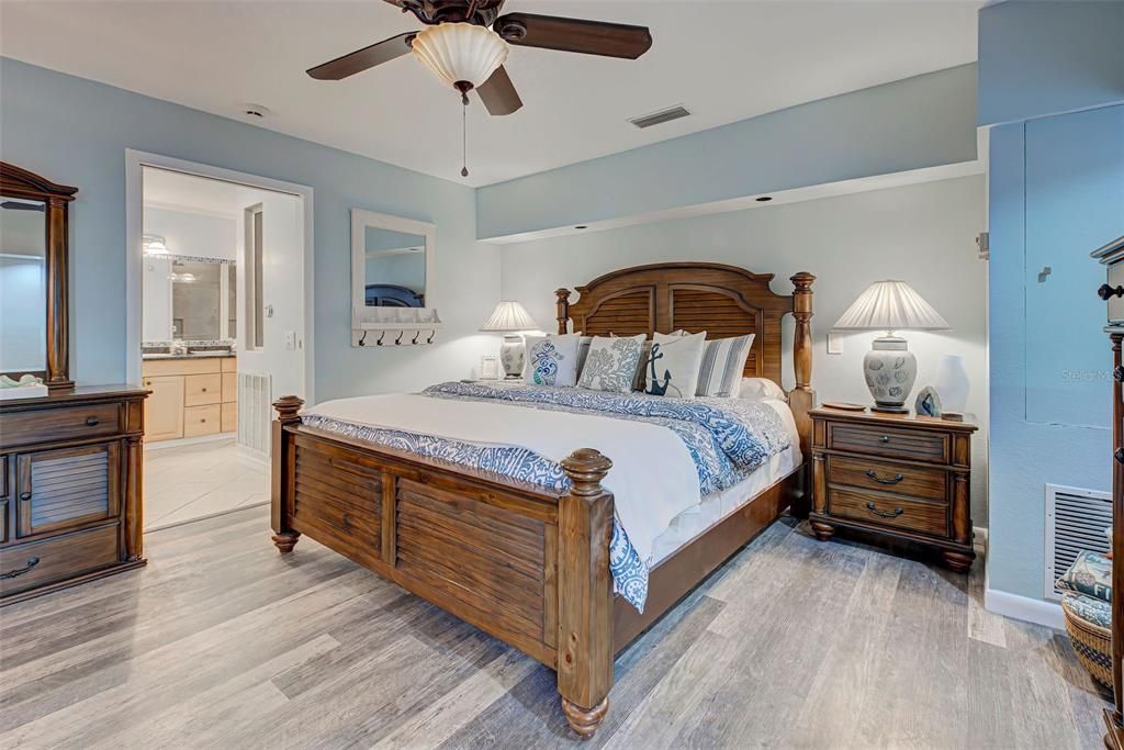 For Sale: $1,450,000 (4 beds, 4 baths, 2370 Square Feet)