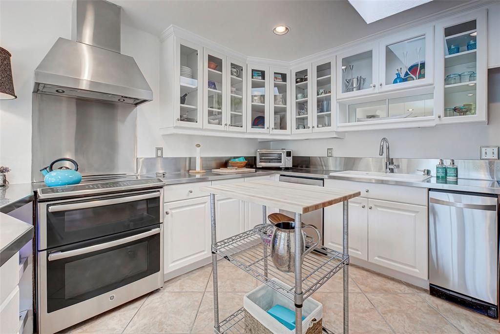 For Sale: $1,450,000 (4 beds, 4 baths, 2370 Square Feet)