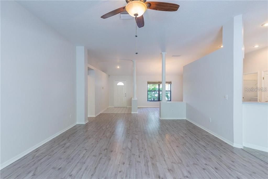 FAMILY/LIVING ROOM