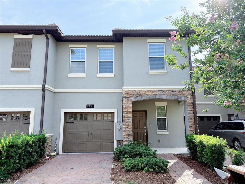 Недавно продано: $289,000 (3 спален, 2 ванн, 1802 Квадратных фут)