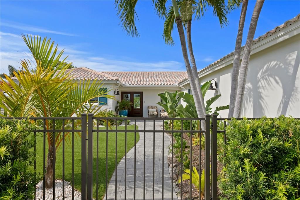 Active With Contract: $1,995,000 (3 beds, 2 baths, 2348 Square Feet)