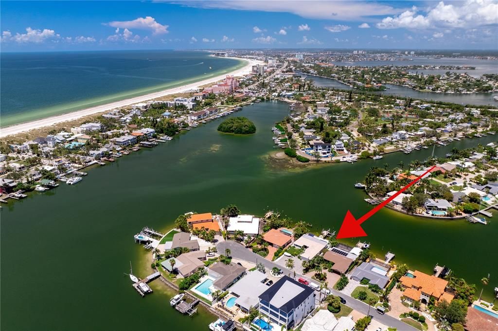 Active With Contract: $1,995,000 (3 beds, 2 baths, 2348 Square Feet)