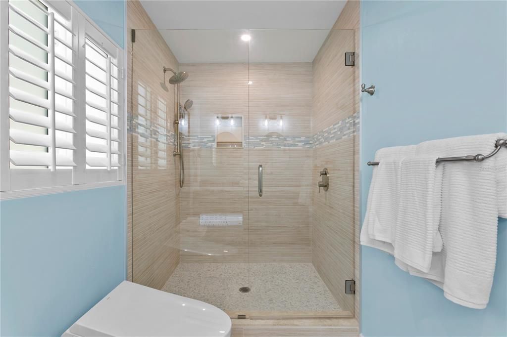 Active With Contract: $1,995,000 (3 beds, 2 baths, 2348 Square Feet)