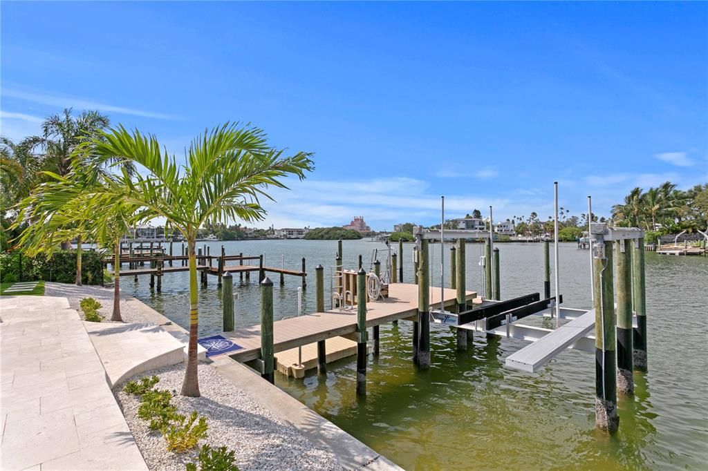 Active With Contract: $1,995,000 (3 beds, 2 baths, 2348 Square Feet)