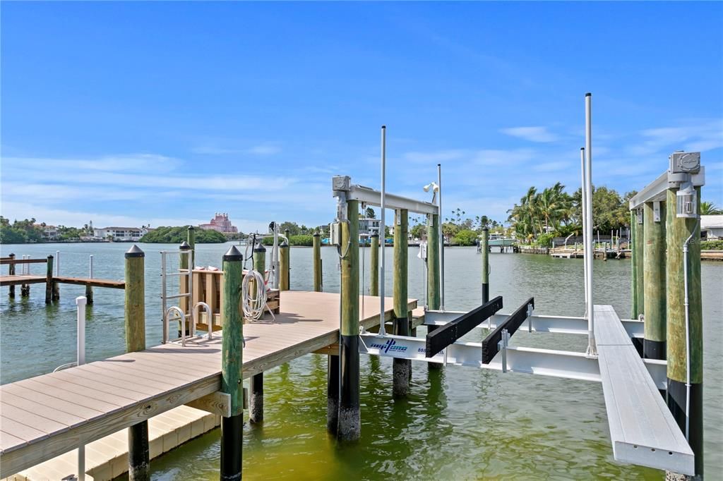 Active With Contract: $1,995,000 (3 beds, 2 baths, 2348 Square Feet)