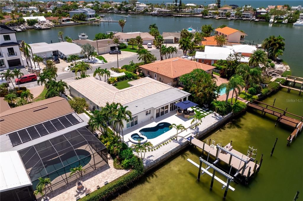 Active With Contract: $1,995,000 (3 beds, 2 baths, 2348 Square Feet)