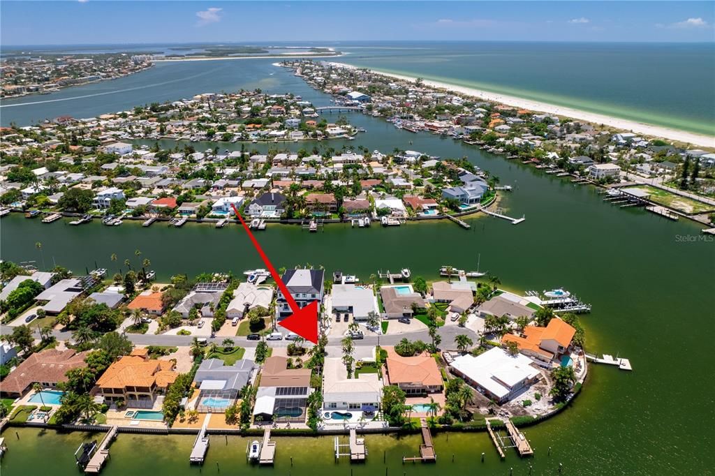 Active With Contract: $1,995,000 (3 beds, 2 baths, 2348 Square Feet)