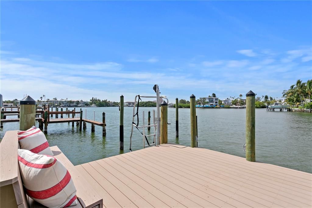 Active With Contract: $1,995,000 (3 beds, 2 baths, 2348 Square Feet)