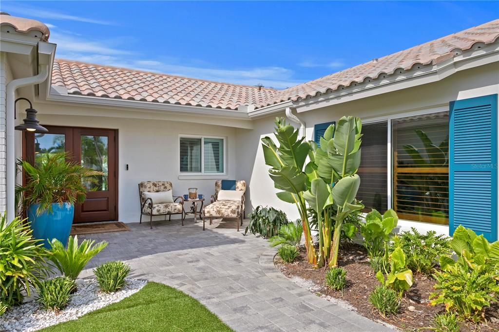 Active With Contract: $1,995,000 (3 beds, 2 baths, 2348 Square Feet)