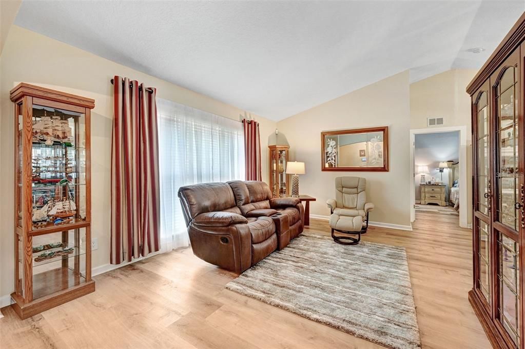 En Venta: $338,000 (3 camas, 2 baños, 1747 Pies cuadrados)