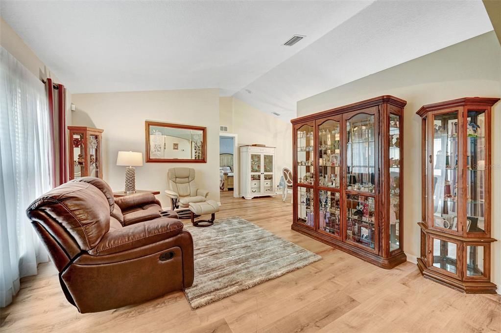 En Venta: $338,000 (3 camas, 2 baños, 1747 Pies cuadrados)