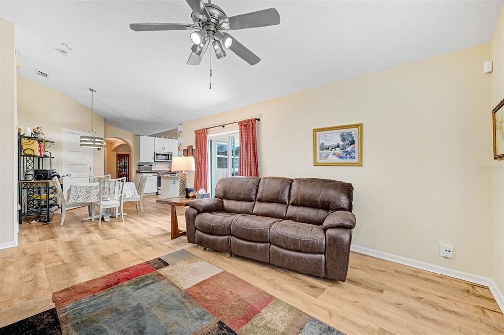 En Venta: $338,000 (3 camas, 2 baños, 1747 Pies cuadrados)