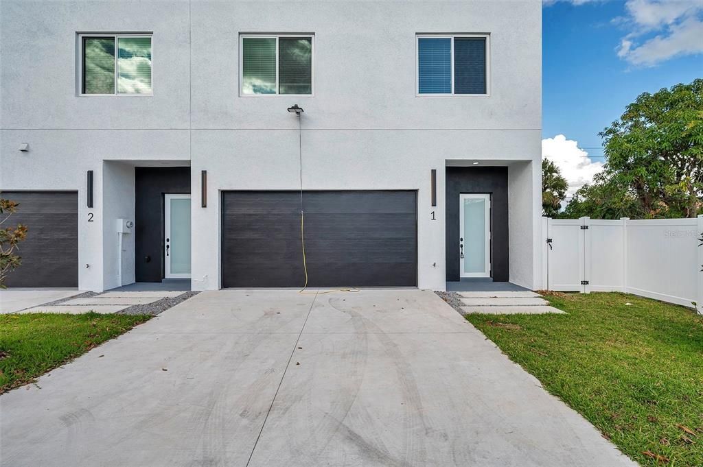 最近售出: $550,000 (3 贝兹, 2 浴室, 2273 平方英尺)