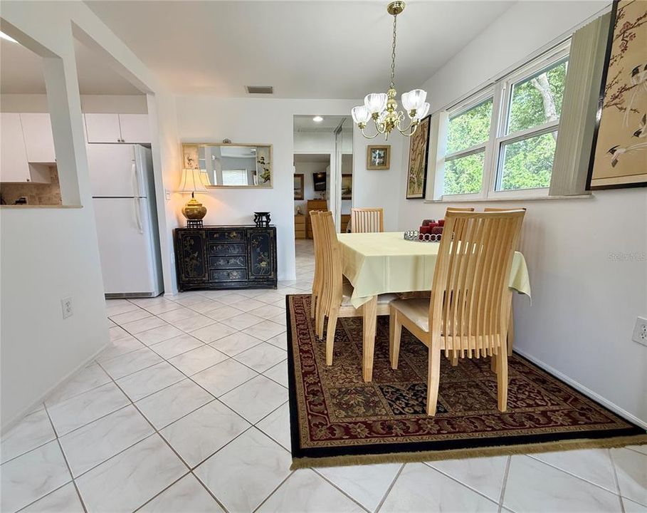 合同活跃: $115,900 (1 贝兹, 1 浴室, 779 平方英尺)