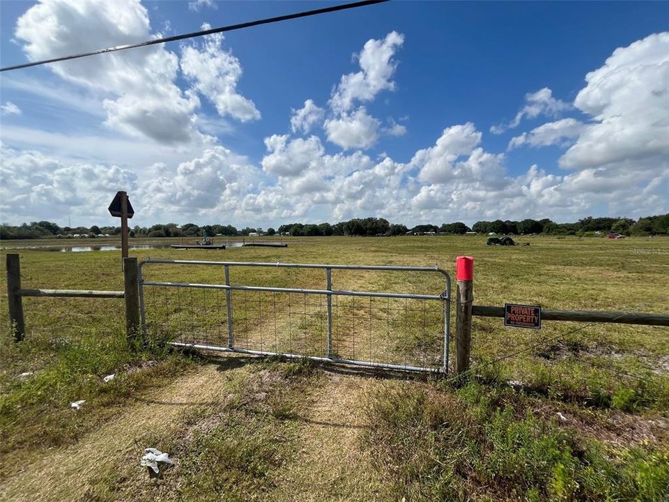 待售: $325,000 (5.02 acres)