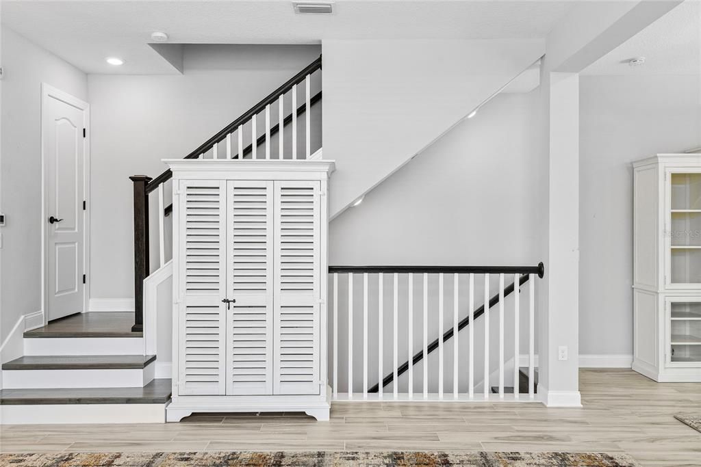 For Sale: $575,000 (3 beds, 3 baths, 1817 Square Feet)