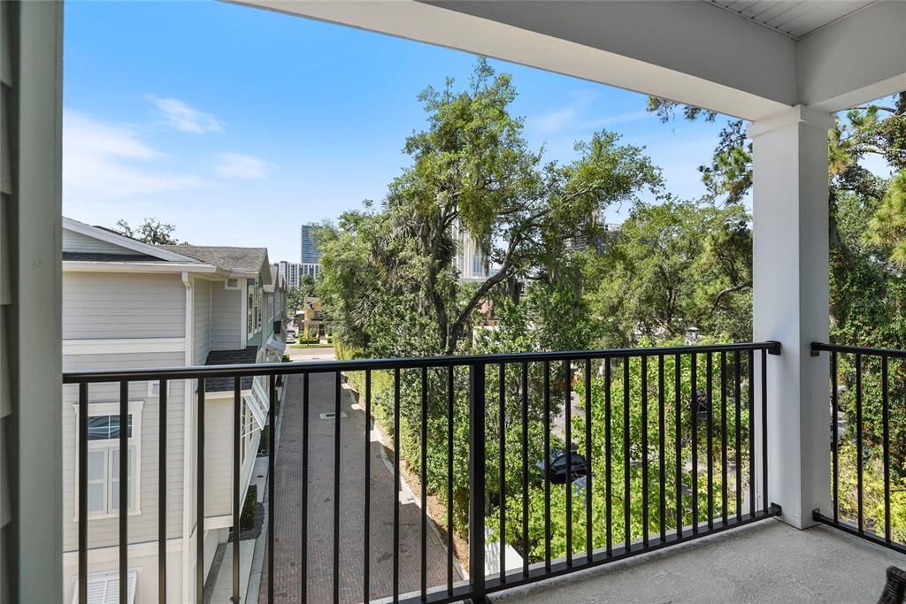 For Sale: $575,000 (3 beds, 3 baths, 1817 Square Feet)