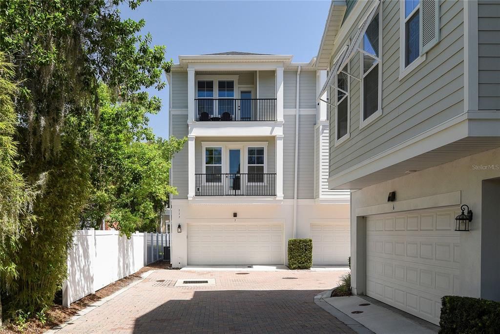 For Sale: $575,000 (3 beds, 3 baths, 1817 Square Feet)