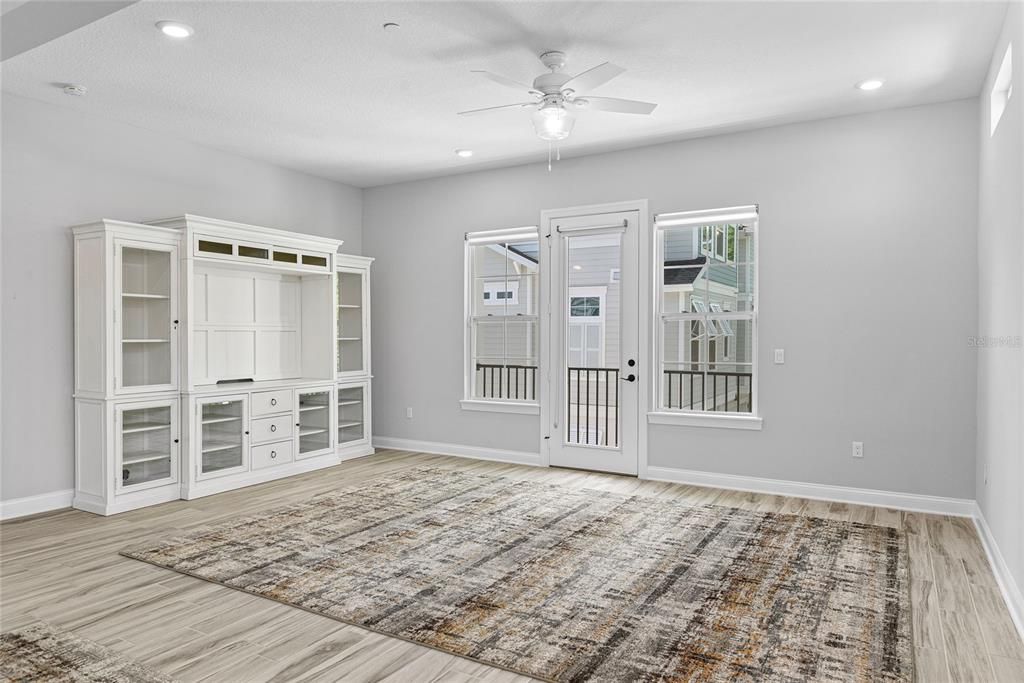 For Sale: $575,000 (3 beds, 3 baths, 1817 Square Feet)